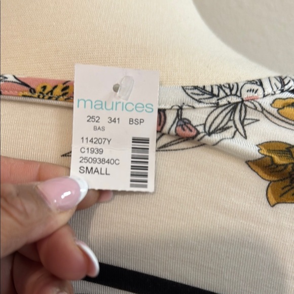 Maurices Fitted Short Sleeve Tee White Black - Picture 4 of 4